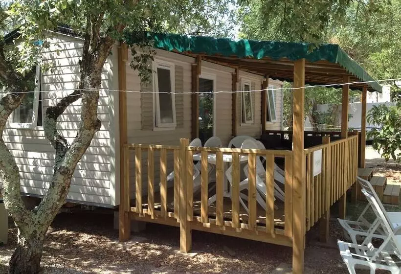 ホテル 3 Bedroom Chalets Camping Leï Suves   Joycasa