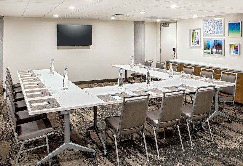 Отель Element Moline