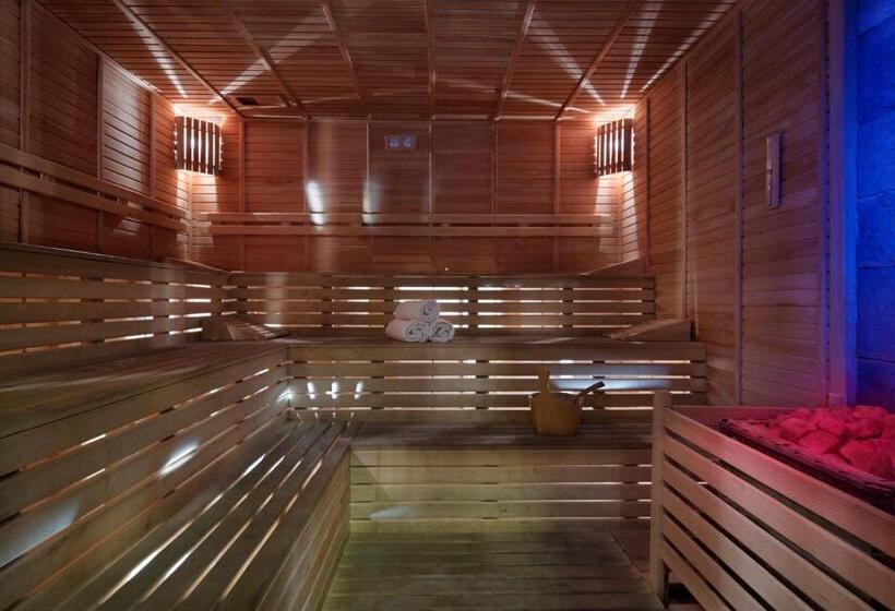 Euphoria Palm Beach Resort