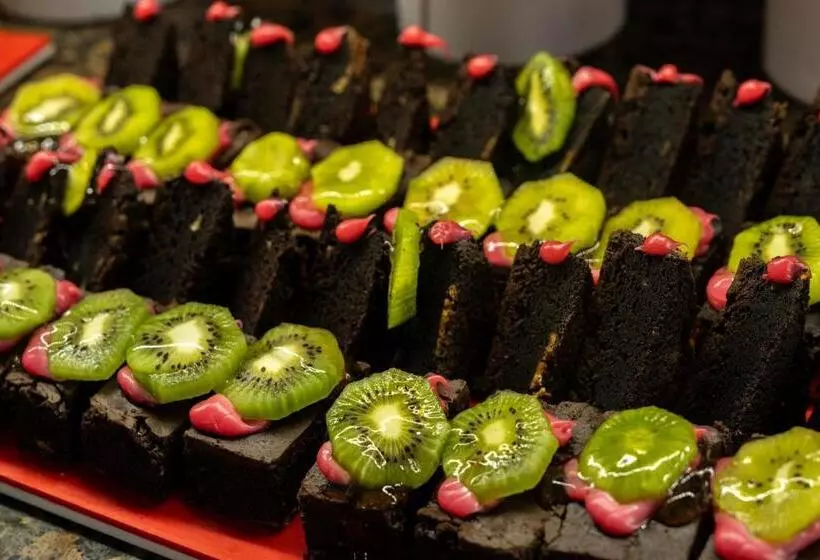 Euphoria Palm Beach Resort