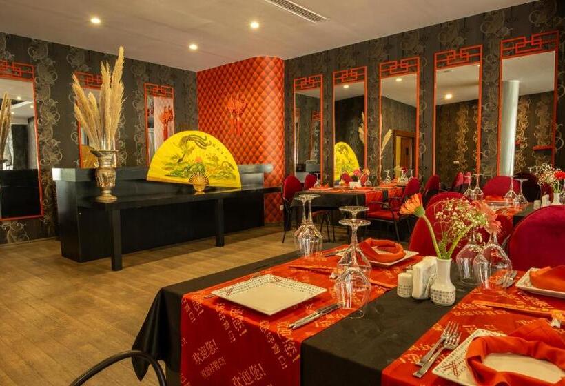 Euphoria Palm Beach Resort