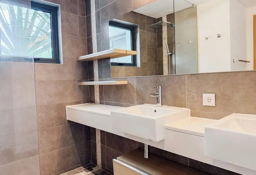 هتل Choisy Les Bains