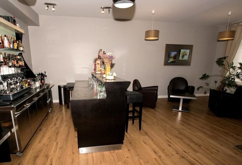 בית מלון כפרי Hôtel Le Plat D Etain