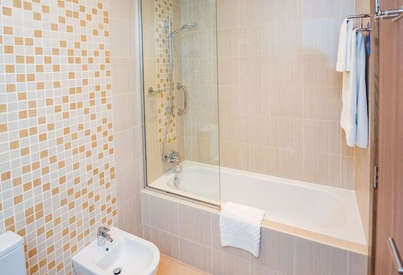 Mena Plaza Hotel Albarsha At The Mall