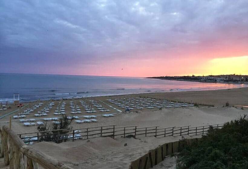 فندق Modica Beach Resort