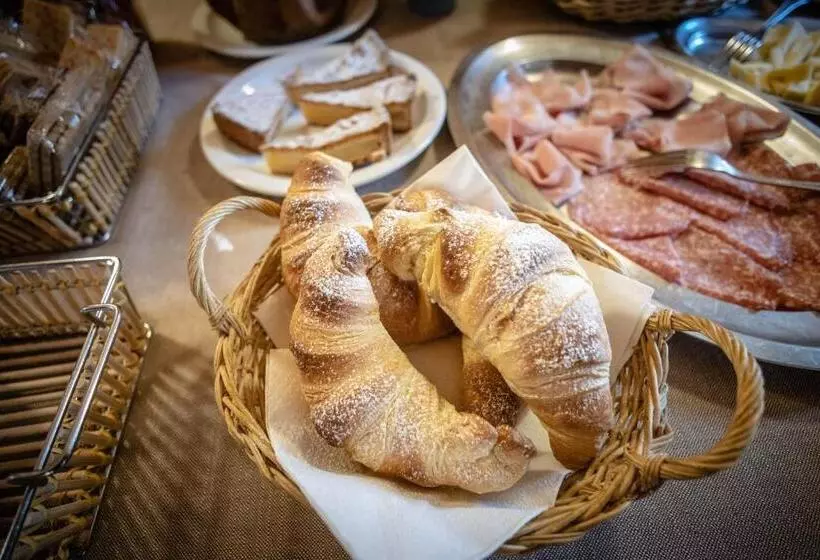 Hotelli & Ristorante Serenella