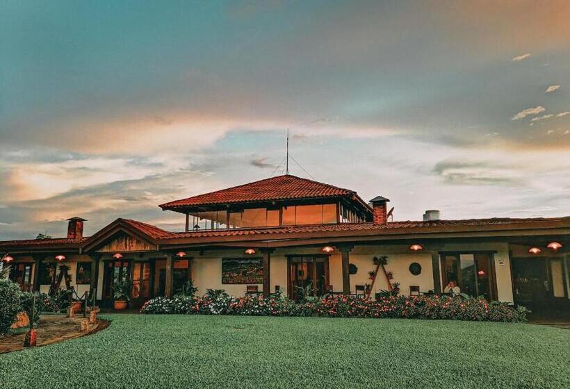 Villa Blanca Cloud Forest Hotel & Retreat