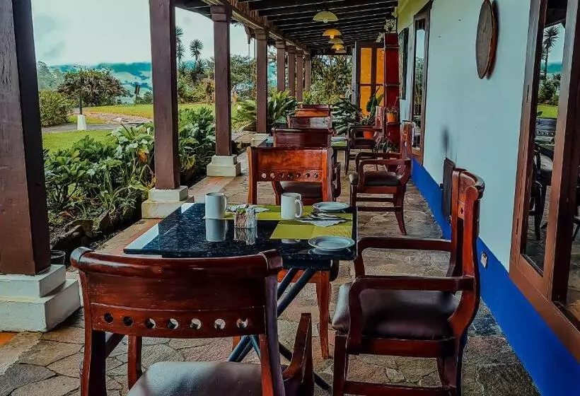 Villa Blanca Cloud Forest Hotel & Retreat