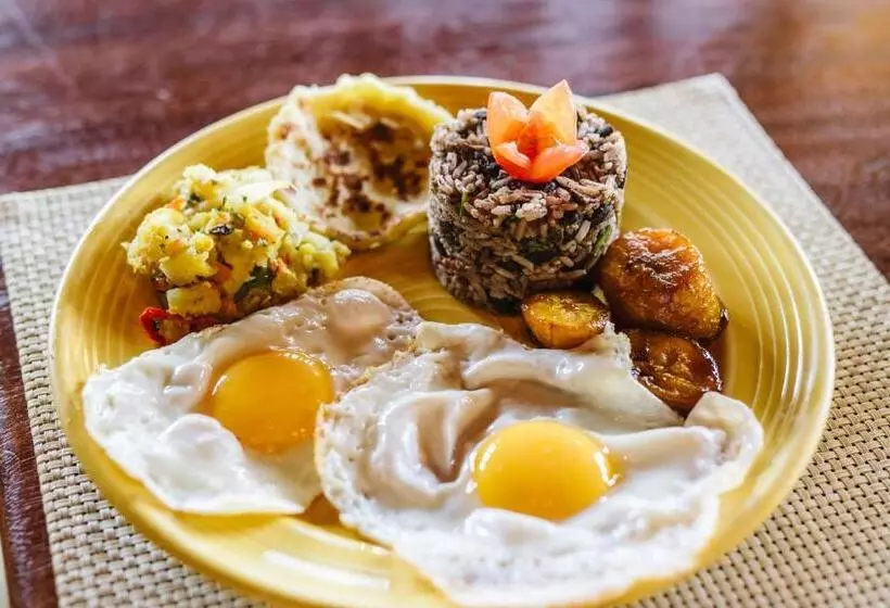 Villa Blanca Cloud Forest Hotel & Retreat