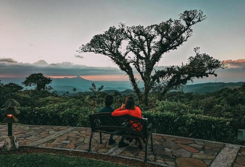 Villa Blanca Cloud Forest Hotel & Retreat