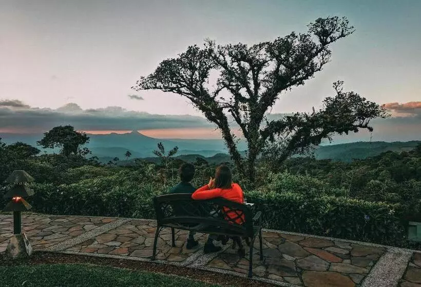 Villa Blanca Cloud Forest Hotel & Retreat