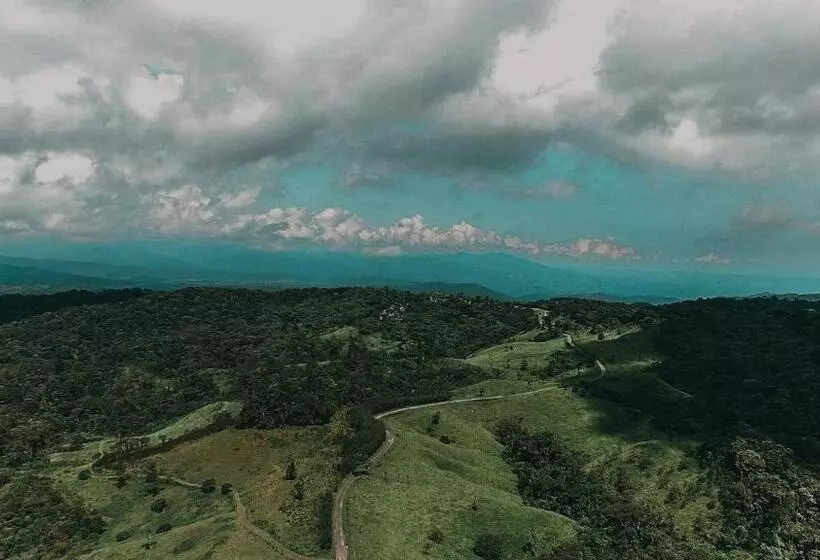 Villa Blanca Cloud Forest Hotel & Retreat