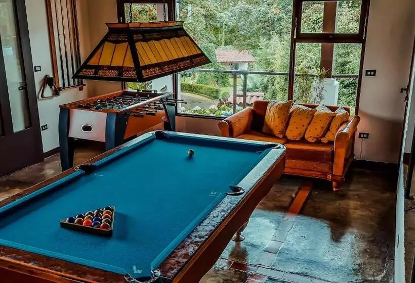 Villa Blanca Cloud Forest Hotel & Retreat