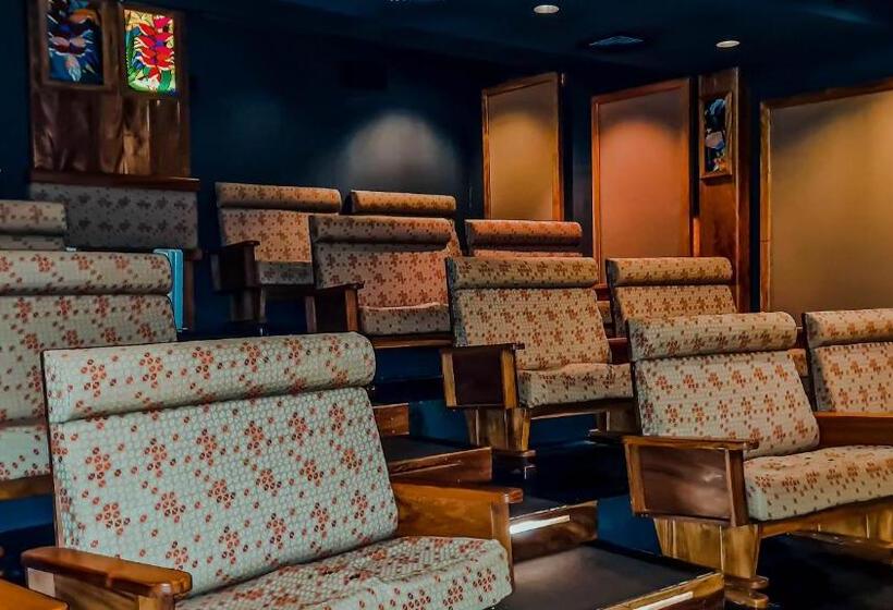 Villa Blanca Cloud Forest Hotel & Retreat