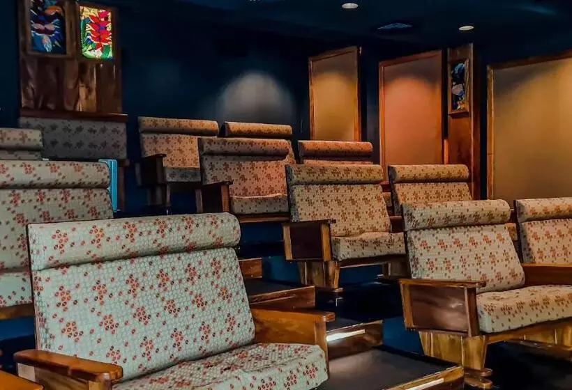 Villa Blanca Cloud Forest Hotel & Retreat