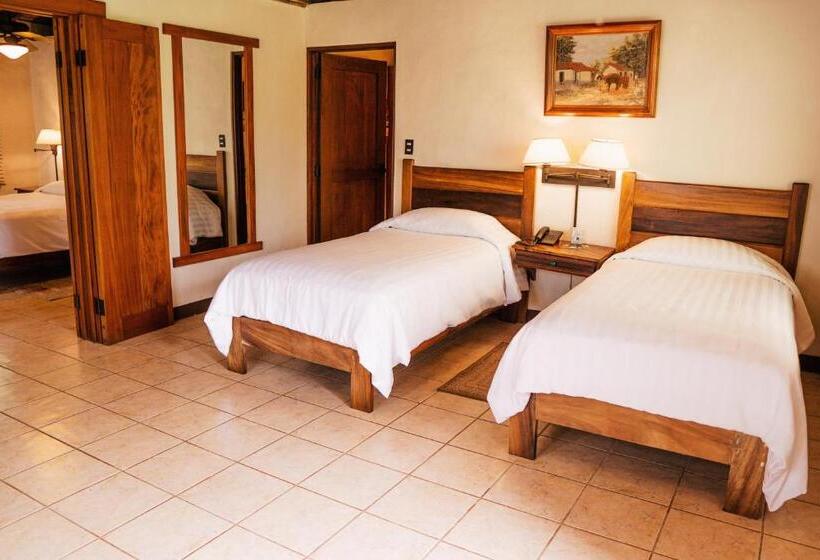 Villa Blanca Cloud Forest Hotel & Retreat