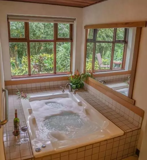 Villa Blanca Cloud Forest Hotel & Retreat