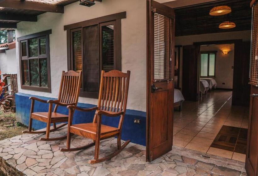 Villa Blanca Cloud Forest Hotel & Retreat