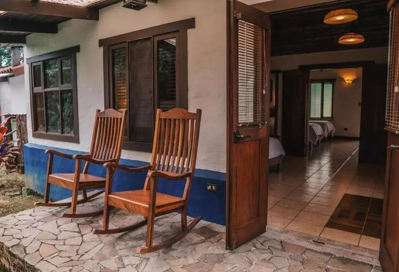 Villa Blanca Cloud Forest Hotel & Retreat