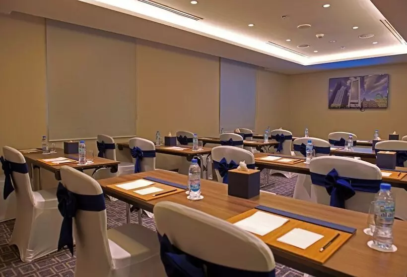 Mena Plaza Hotel Albarsha At The Mall
