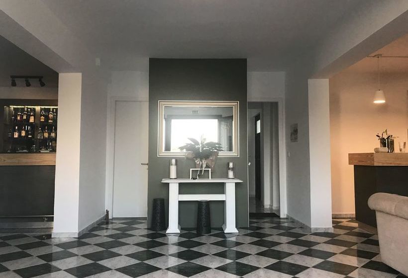 Natalie's Hotel & Apartments