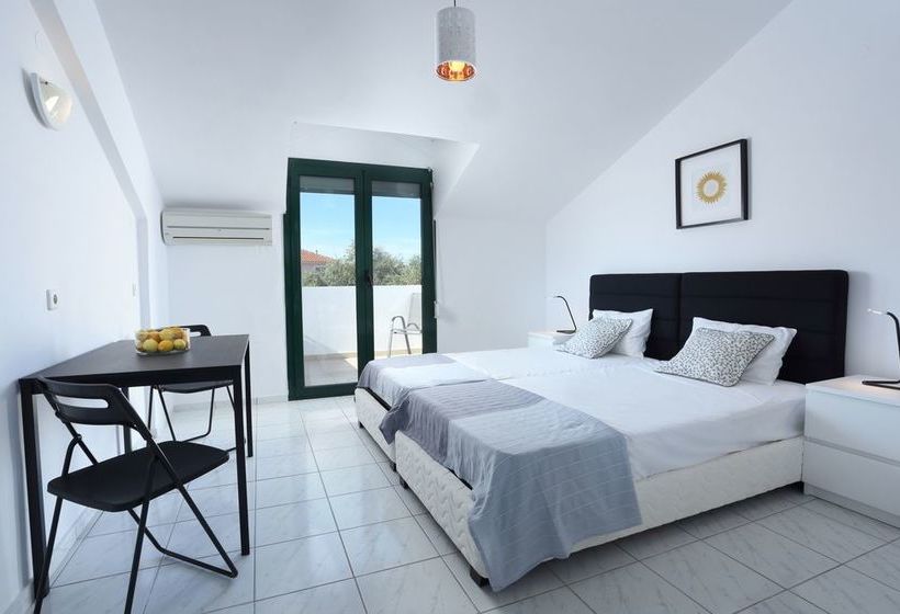 Natalie's Hotel & Apartments