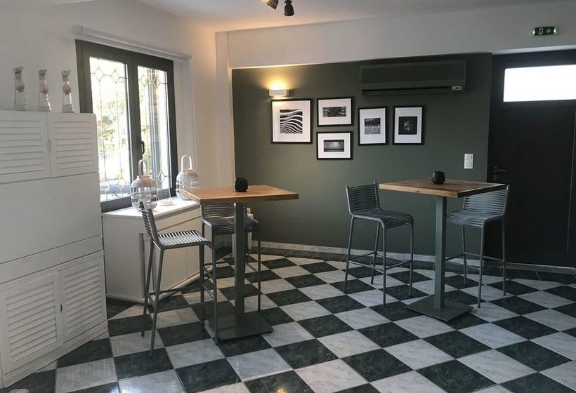 Natalie's Hotel & Apartments