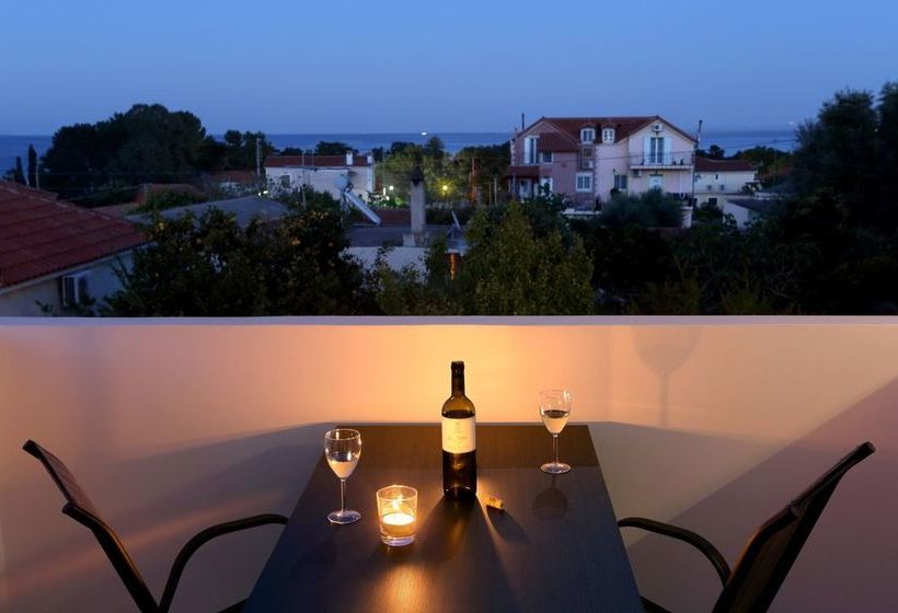 Natalie's Hotel & Apartments