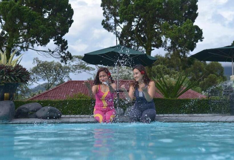 리조트 Citra Cikopo Hotel & Family Cottages