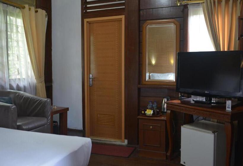 리조트 Citra Cikopo Hotel & Family Cottages