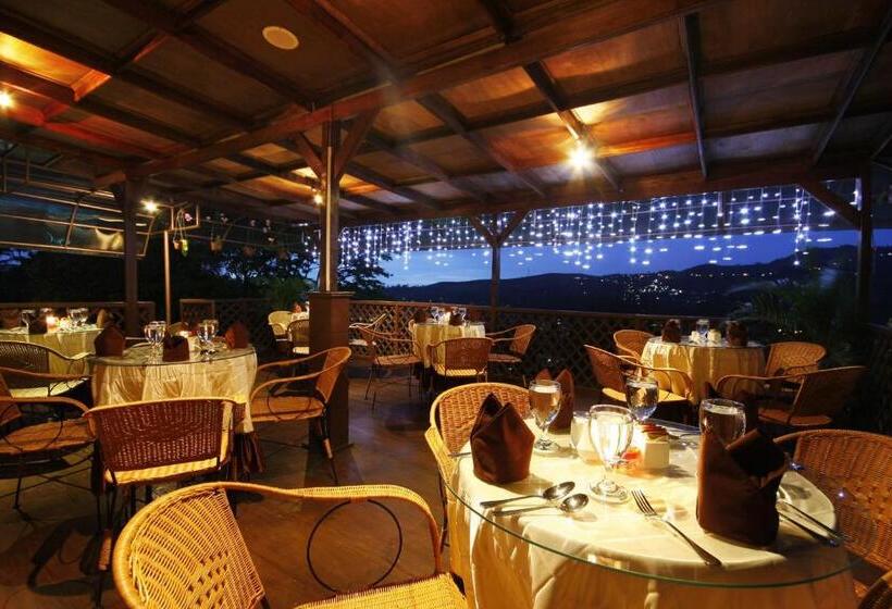 리조트 Citra Cikopo Hotel & Family Cottages