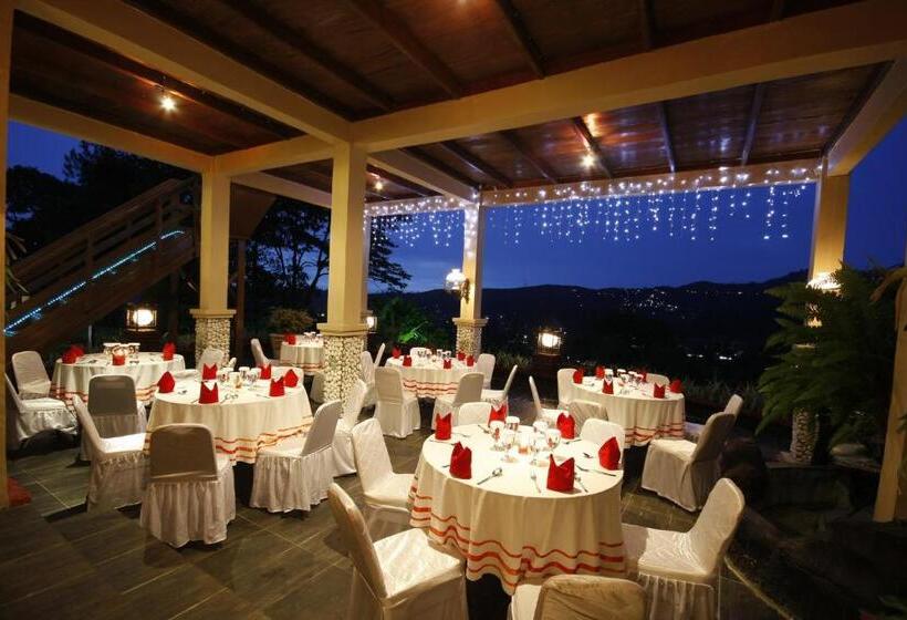 리조트 Citra Cikopo Hotel & Family Cottages