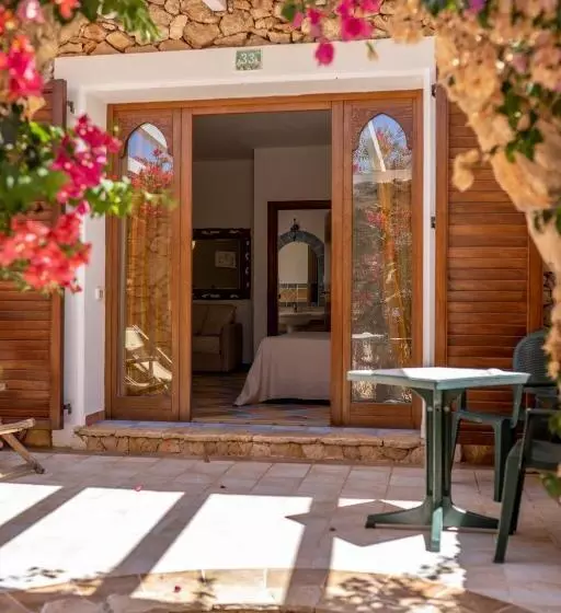 Hotelli Cupola Bianca Resort