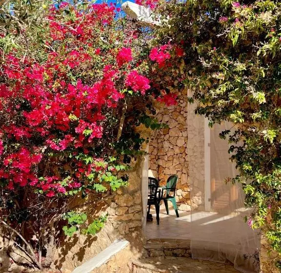 Hotelli Cupola Bianca Resort