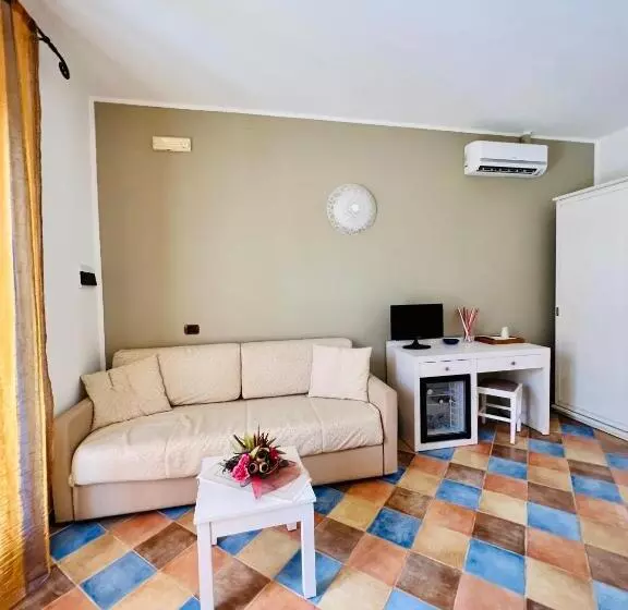 Hotelli Cupola Bianca Resort