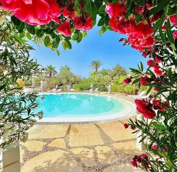 Hotelli Cupola Bianca Resort