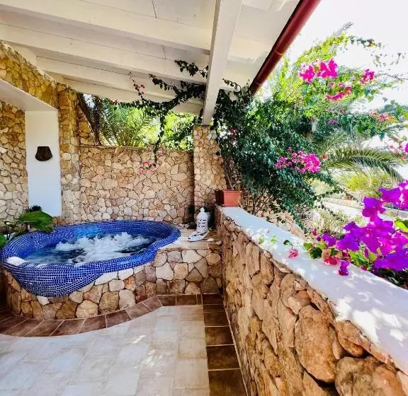 Hotelli Cupola Bianca Resort