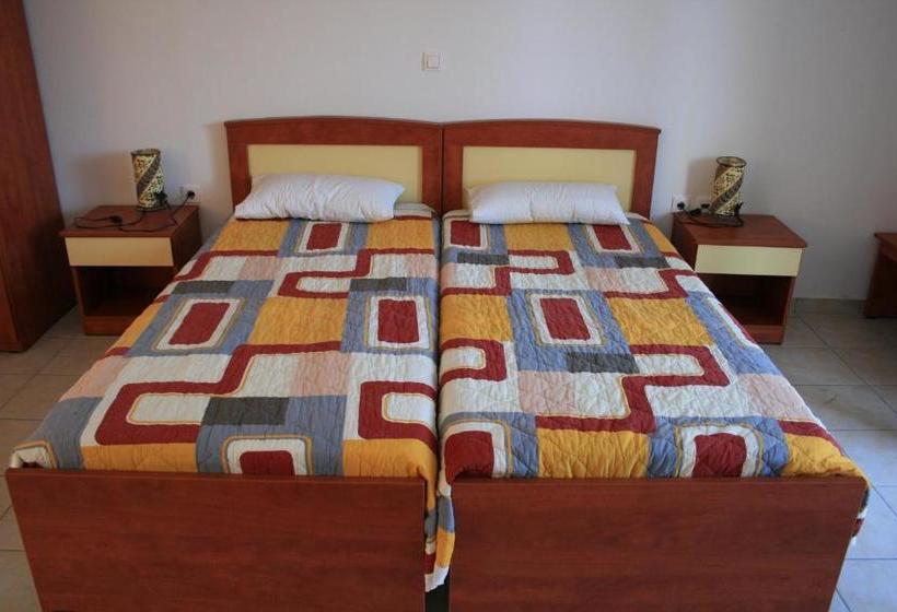 בית מלון כפרי Lighthouse Studios