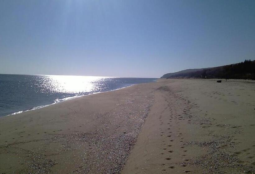 בית מלון כפרי Long Beach Resort