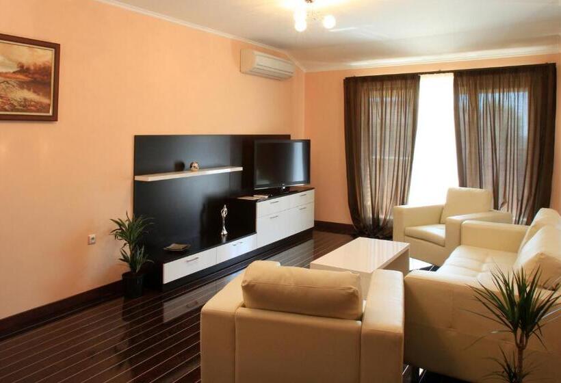 בית מלון כפרי Long Beach Resort