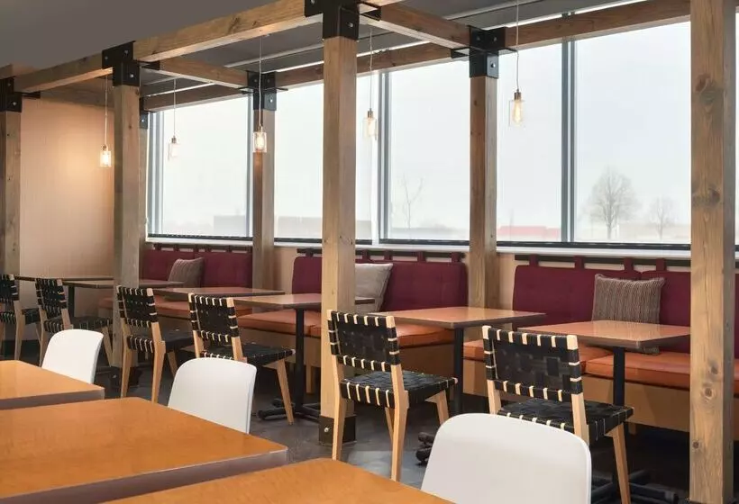 ホテル Tru By Hilton Cedar Rapids Westdale