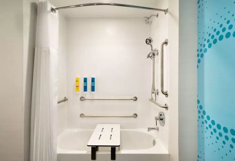 ホテル Tru By Hilton Cedar Rapids Westdale