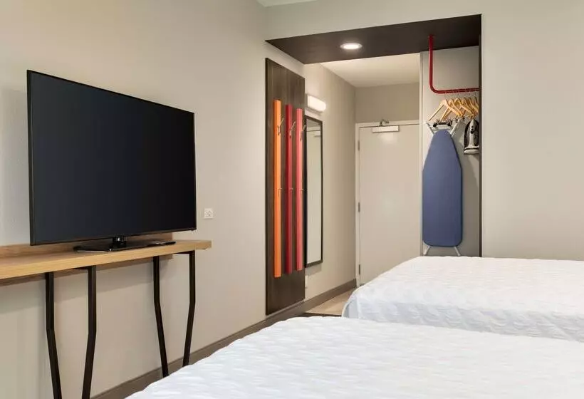 ホテル Tru By Hilton Cedar Rapids Westdale