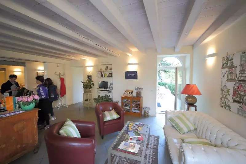 هتل Villa Moron