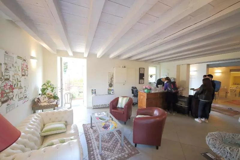 هتل Villa Moron