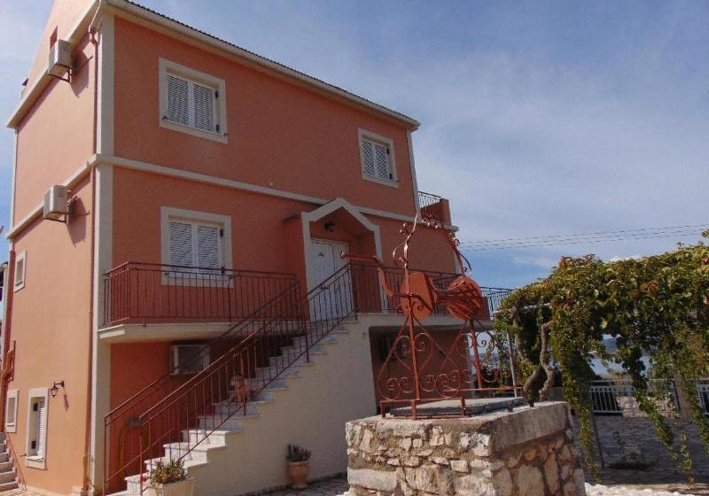 Marina Apartments & Studios