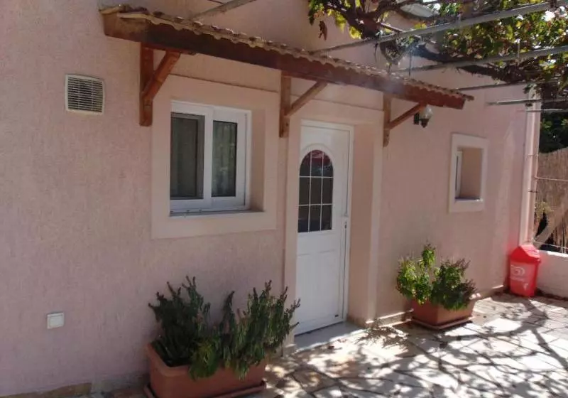 Marina Apartments & Studios