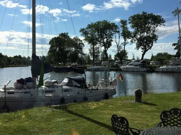 هاستل Wassbacken Cafè Och Camping