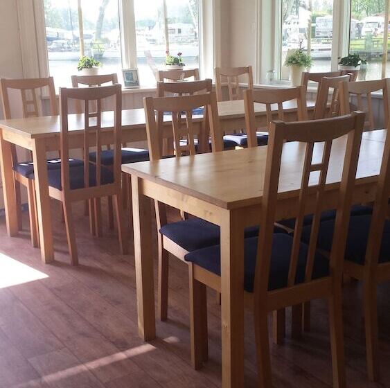 הוסטל Wassbacken Cafè Och Camping