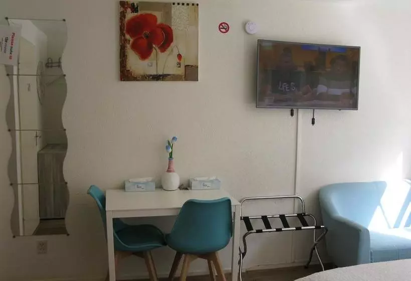تختخواب و صبحانه Sir Nico Guest House